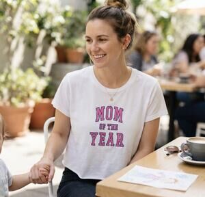 Favorite Daughter Mom of the Year Relaxed Fit SS Collegiate-Style Tee EUC XS